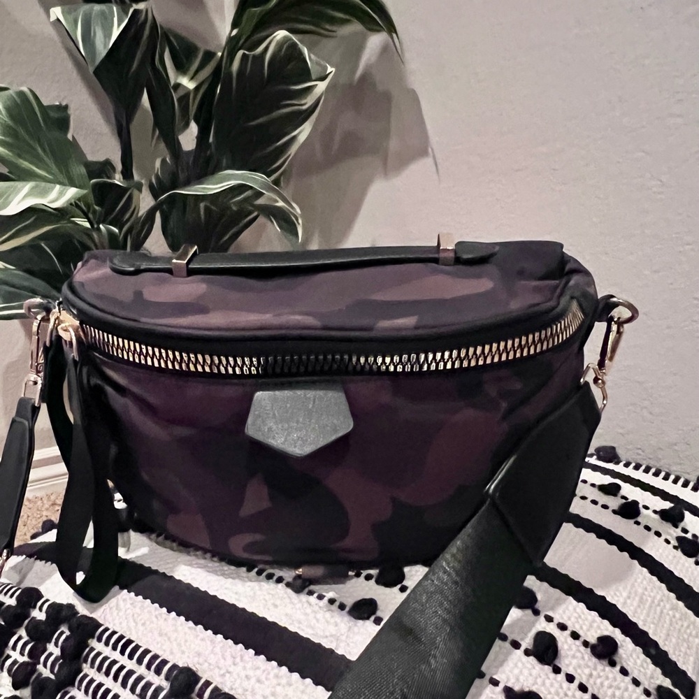 VIP Camouflage Crossbody Bag 
THE KIDNEY BAG